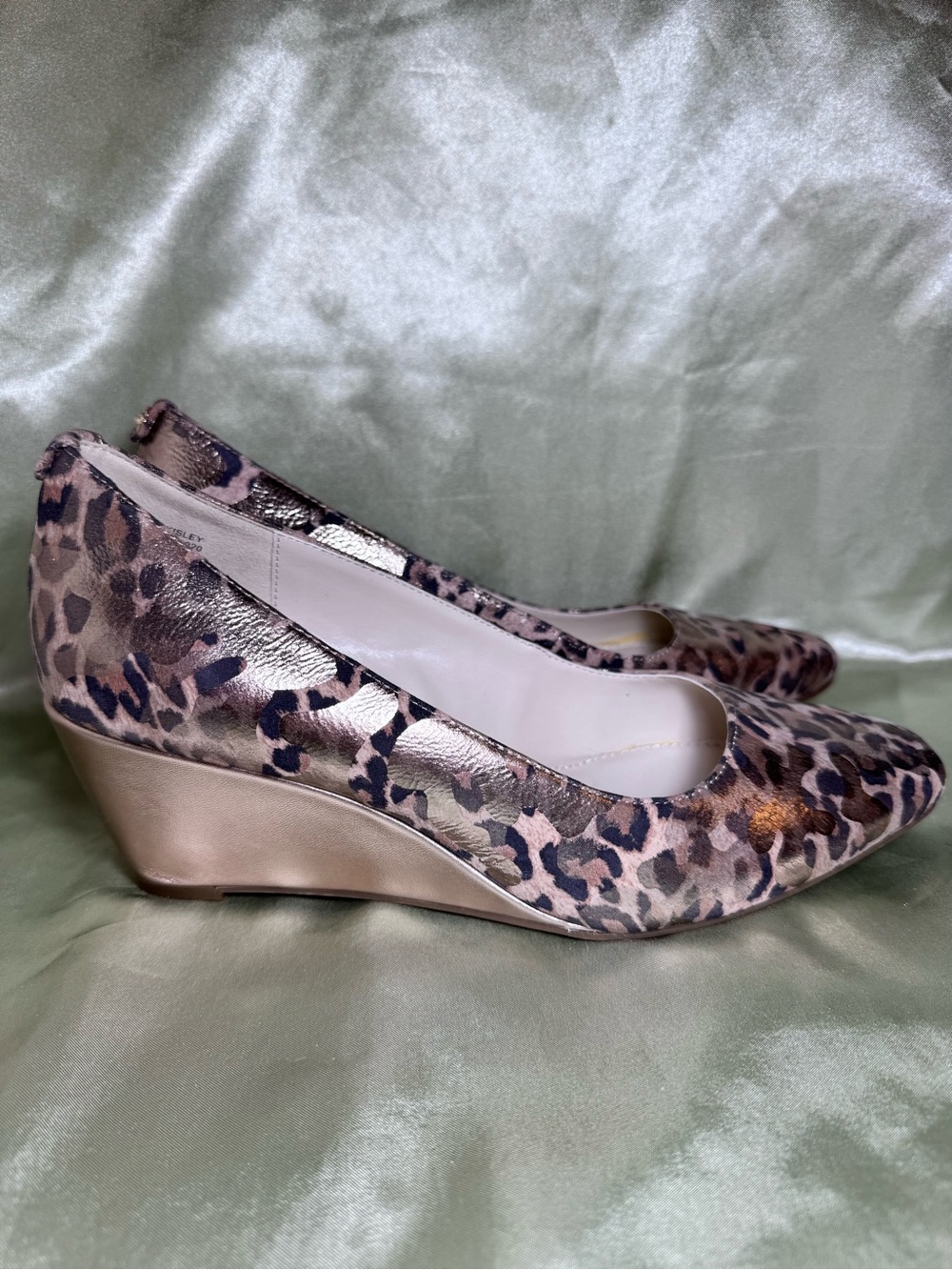 Anne Klein Leopard Print Wedge Pumps in Metallic Beige and Brown Women’s size 7